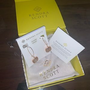 KENDRA SCOTT DROP EARRINGS